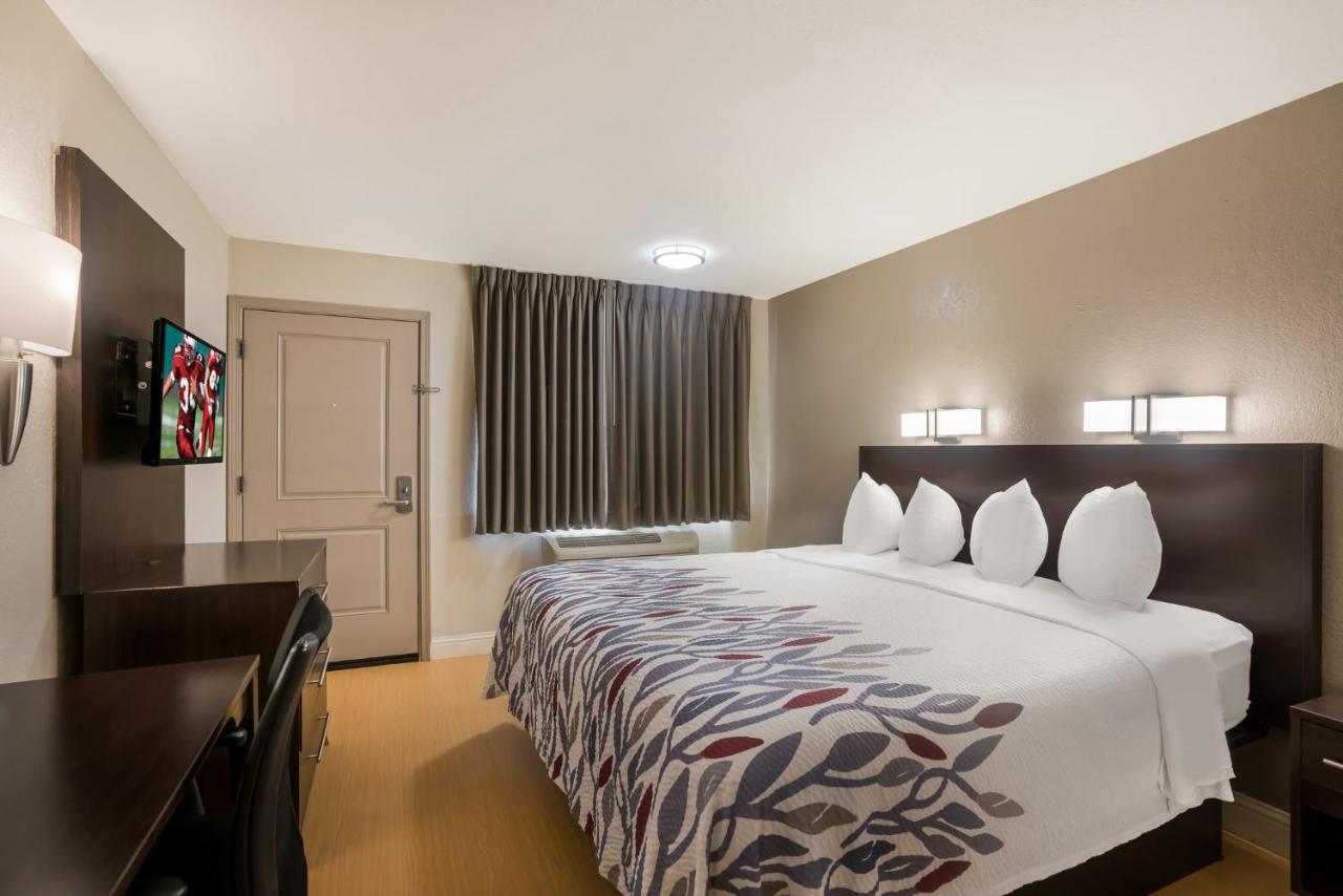 Deluxe Room with 1 King Bed/1 Queen Bed - Non-Smoking at Red Roof Inn Stockton