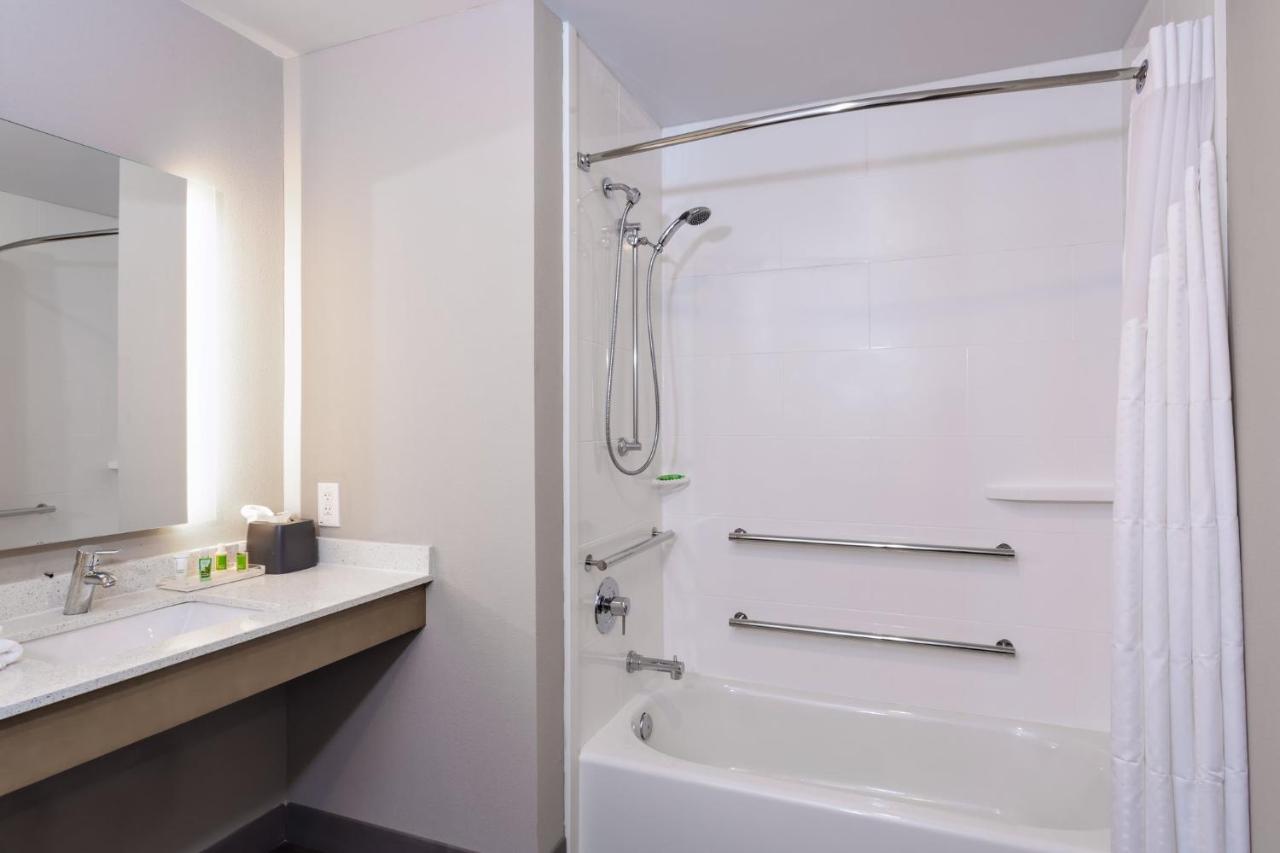 King Room - Hearing Accessible - Non-Smoking at Holiday Inn Tallahassee E Capitol - Univ by IHG