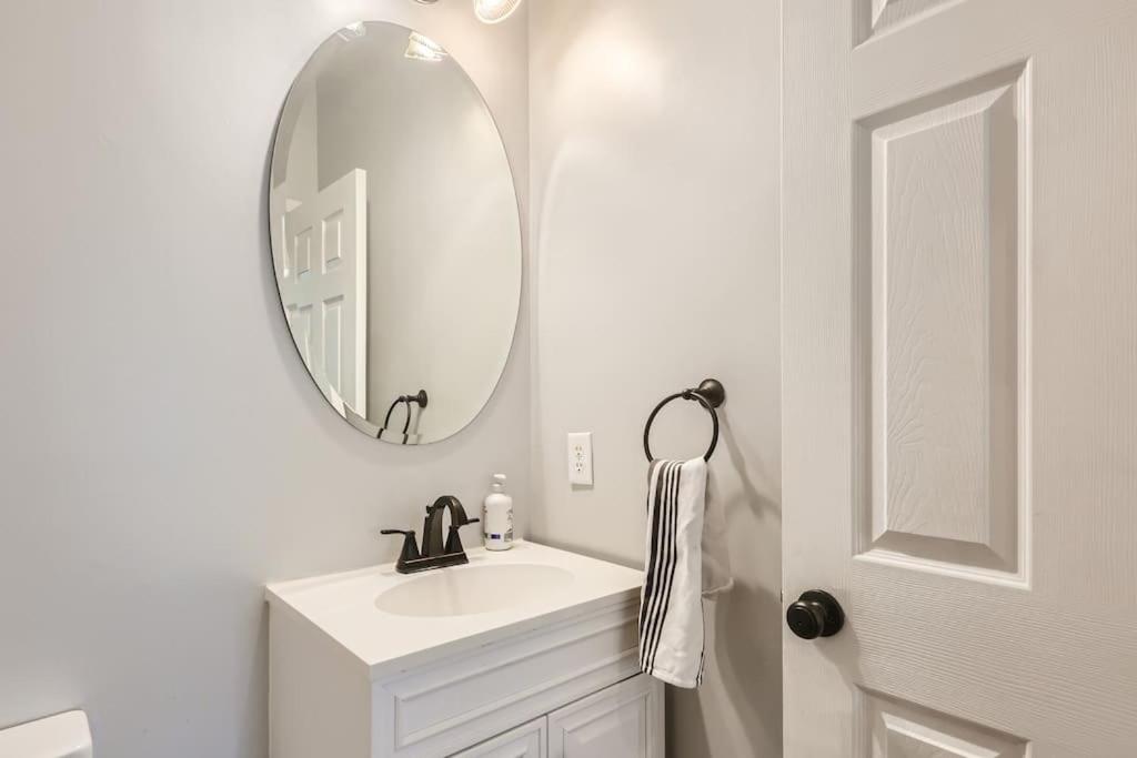  | 5 miles to RTP & RDU airport in Morrisville