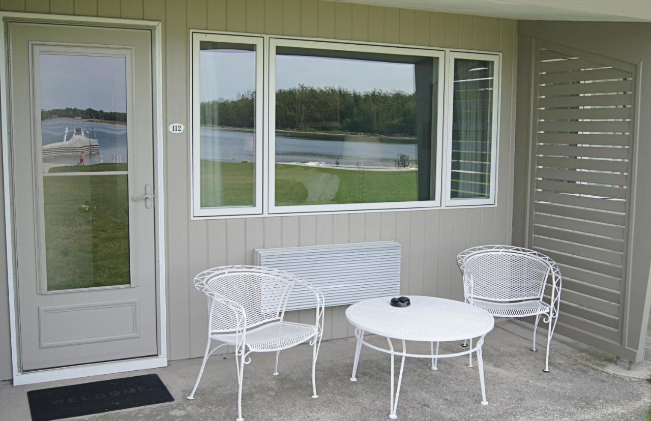 Double Room with Lake View at Gordon Lodge
