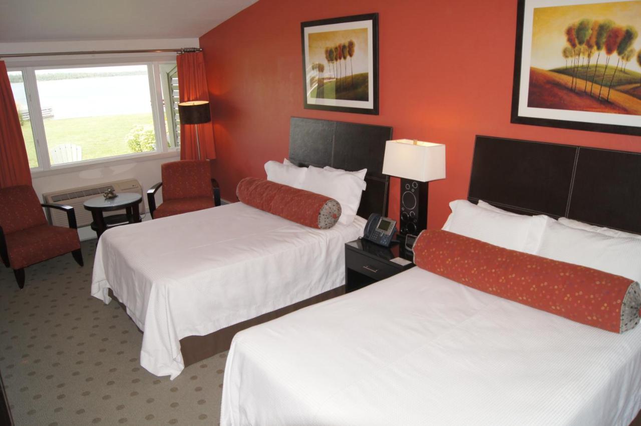 Double Room with Lake View at Gordon Lodge