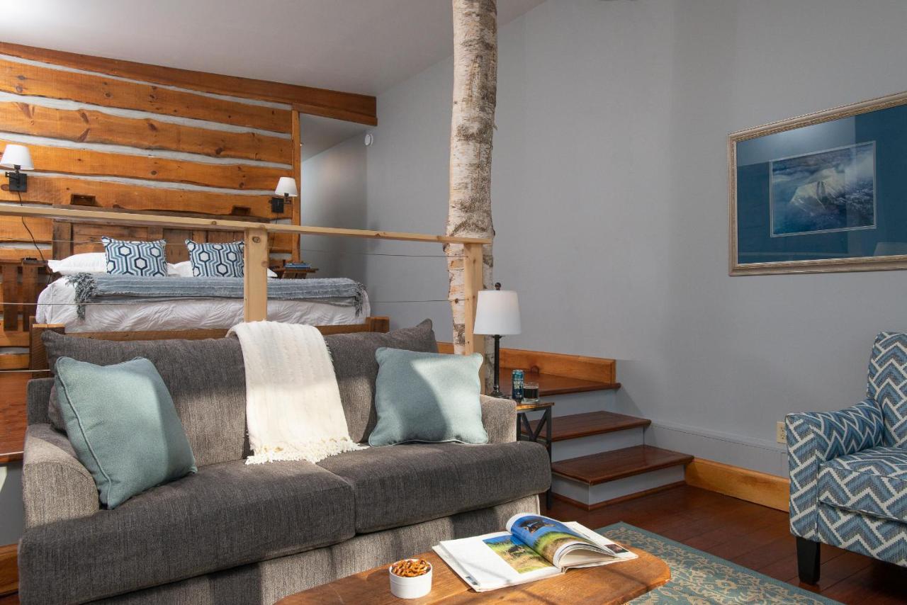 | Lodge at Moosehead Lake
