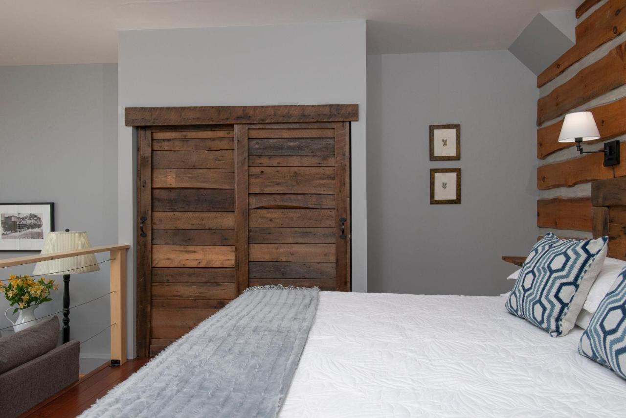 | Lodge at Moosehead Lake
