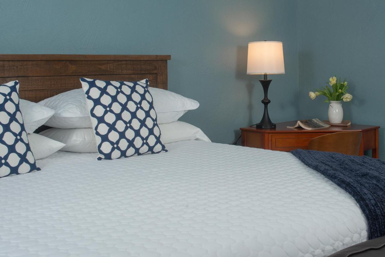 | Lodge at Moosehead Lake