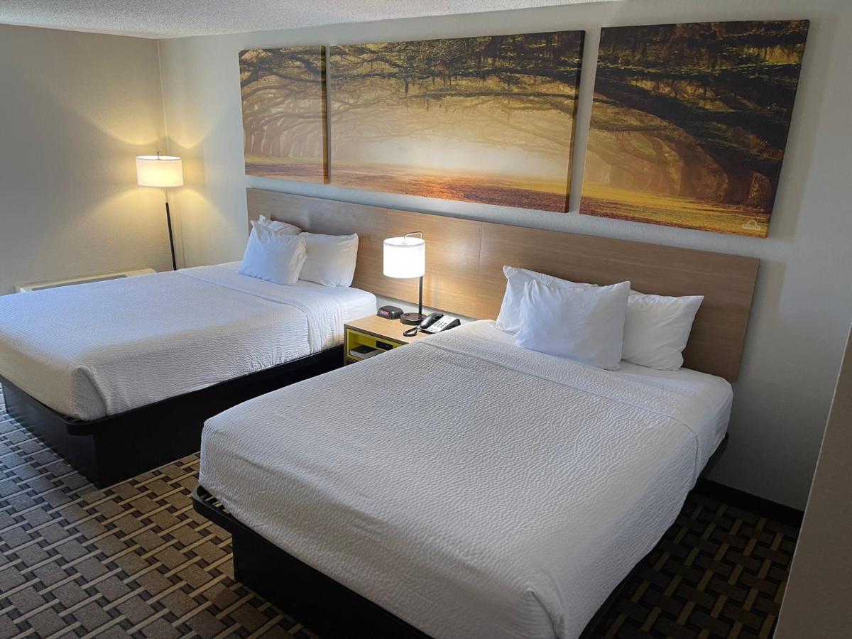 | Days Inn by Wyndham Fayetteville-South/I-95 Exit 49