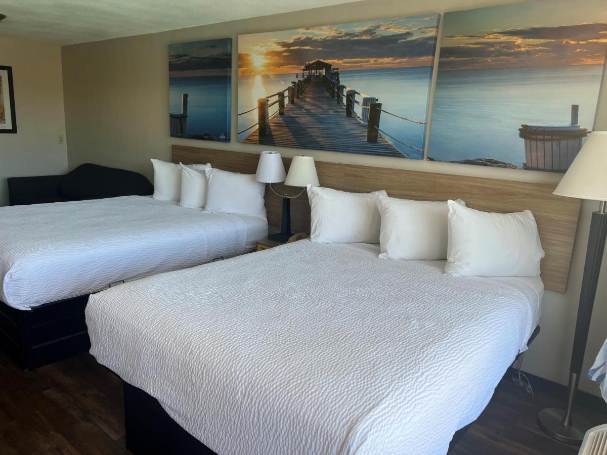 | Days Inn by Wyndham St. Petersburg Central