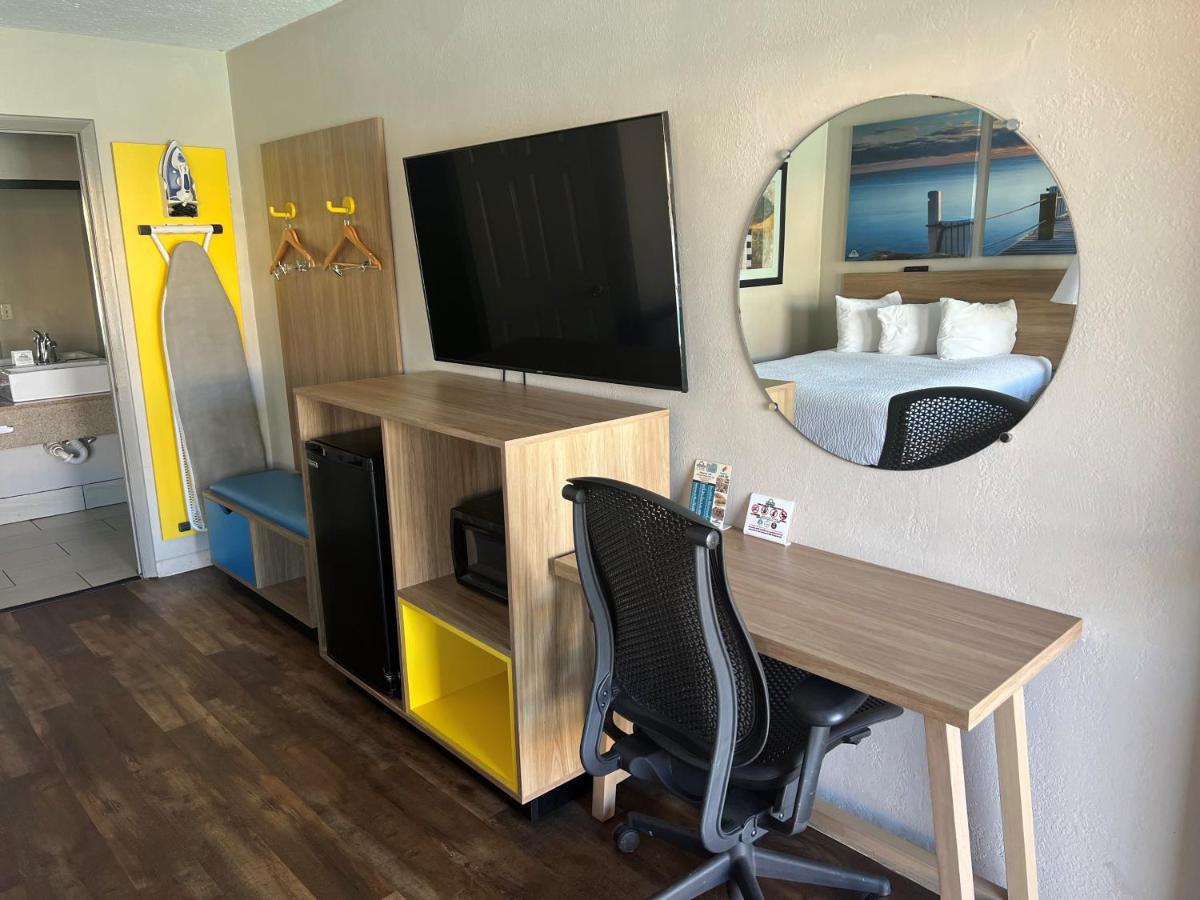 | Days Inn by Wyndham St. Petersburg Central