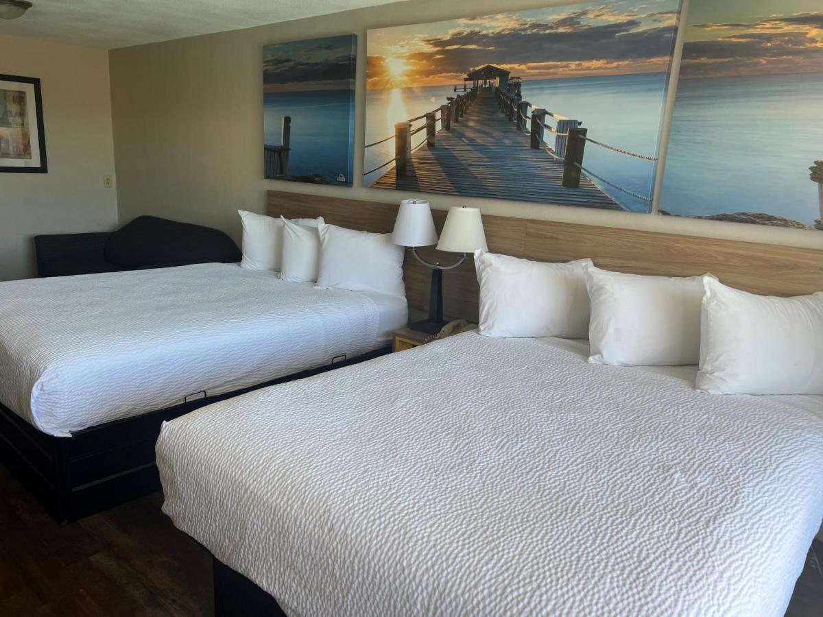 | Days Inn by Wyndham St. Petersburg Central