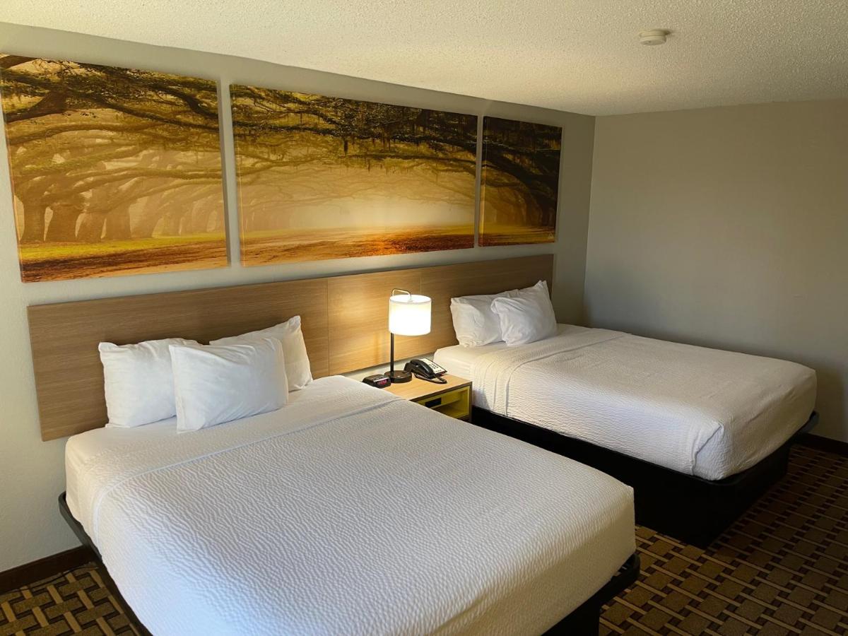 | Days Inn by Wyndham Fayetteville-South/I-95 Exit 49