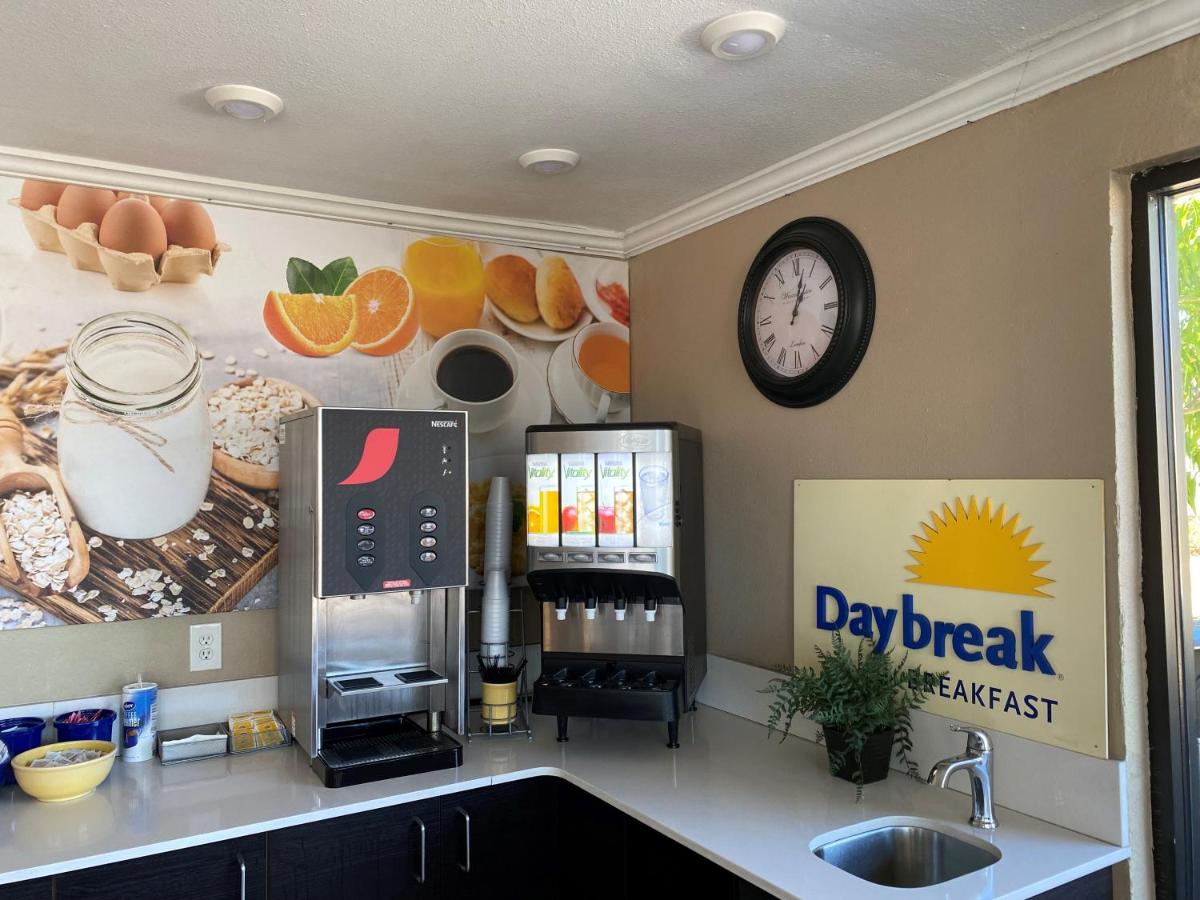 | Days Inn by Wyndham St. Petersburg Central