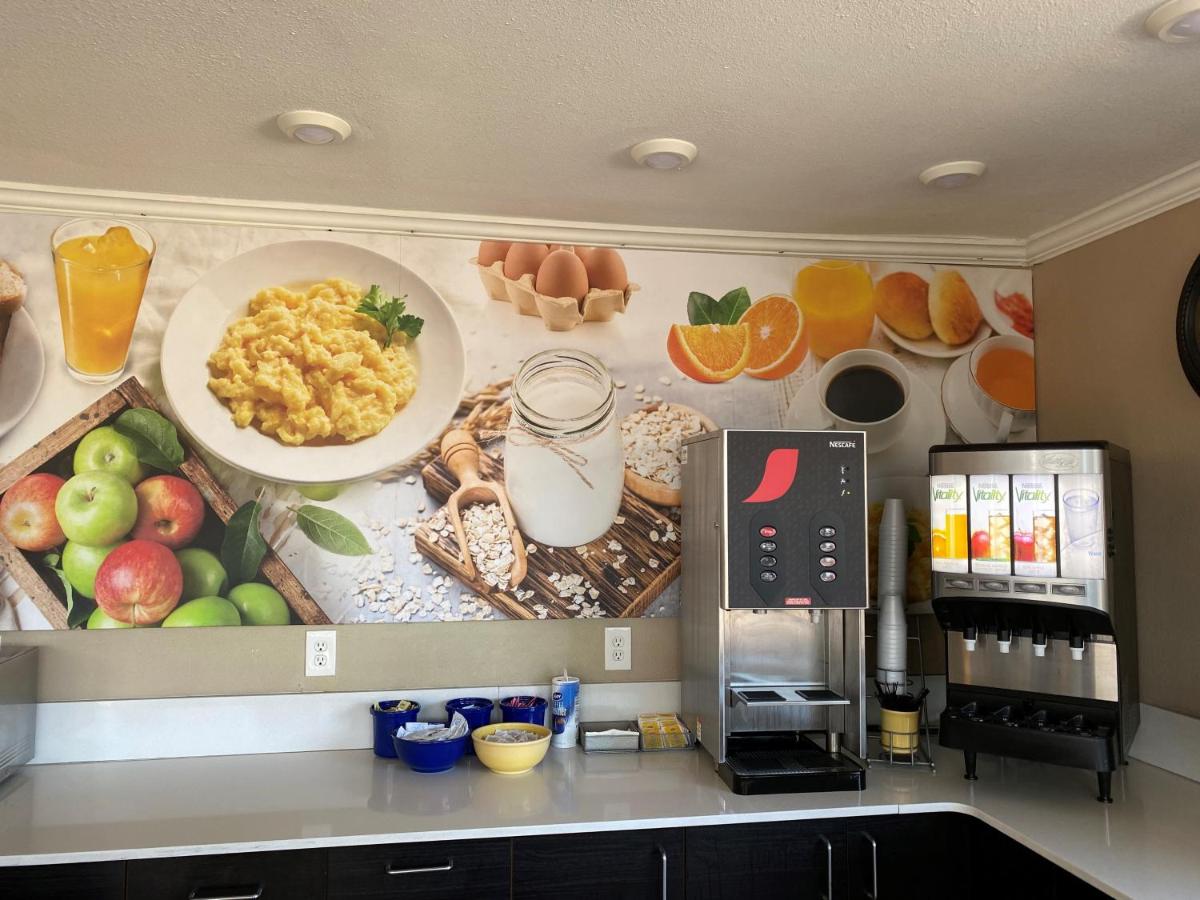 | Days Inn by Wyndham St. Petersburg Central