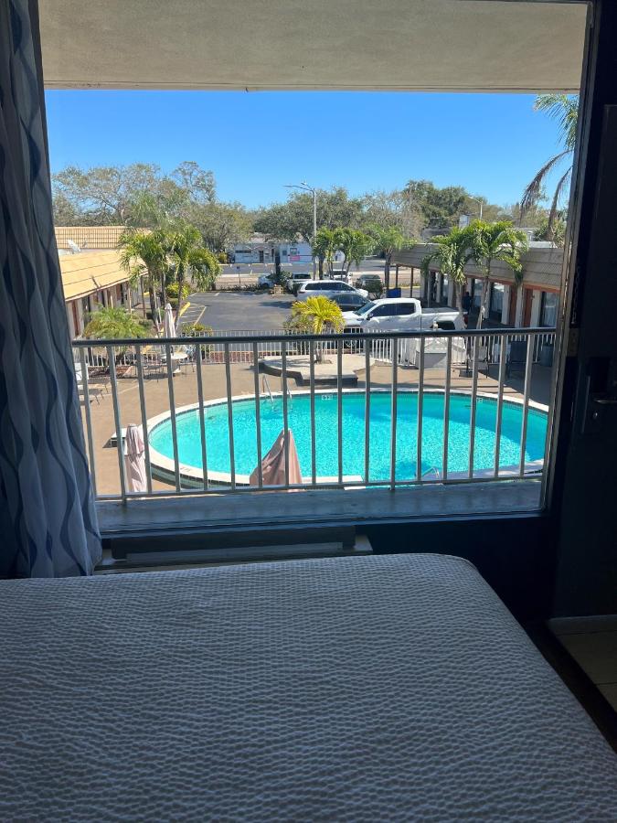 | Days Inn by Wyndham St. Petersburg Central
