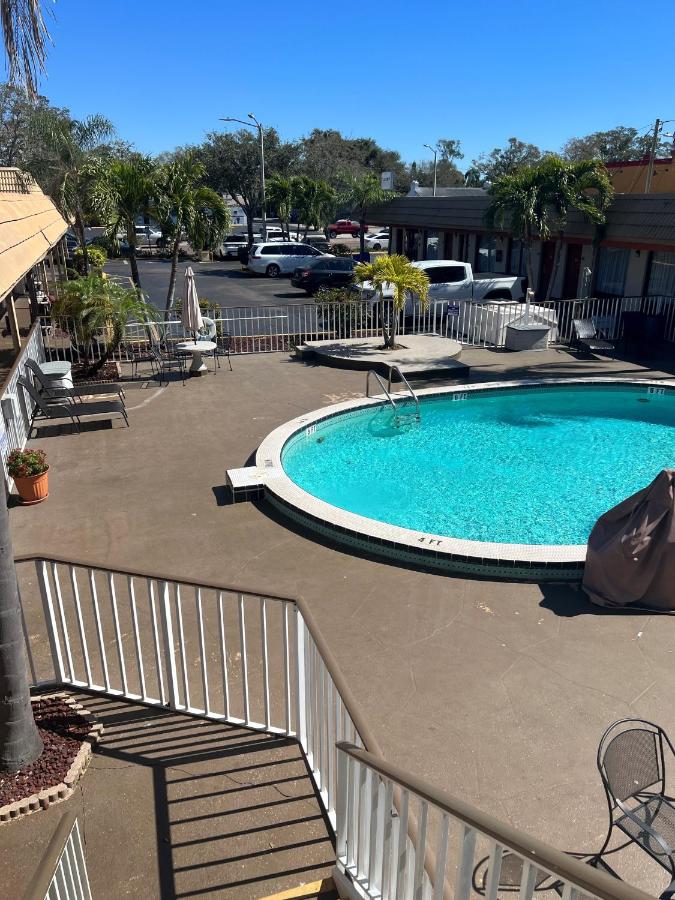 | Days Inn by Wyndham St. Petersburg Central