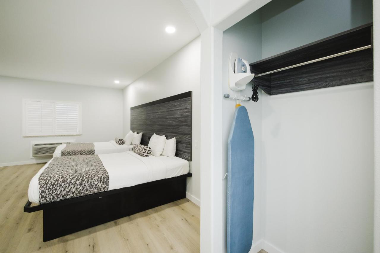| Sapphire Inn & Suites
