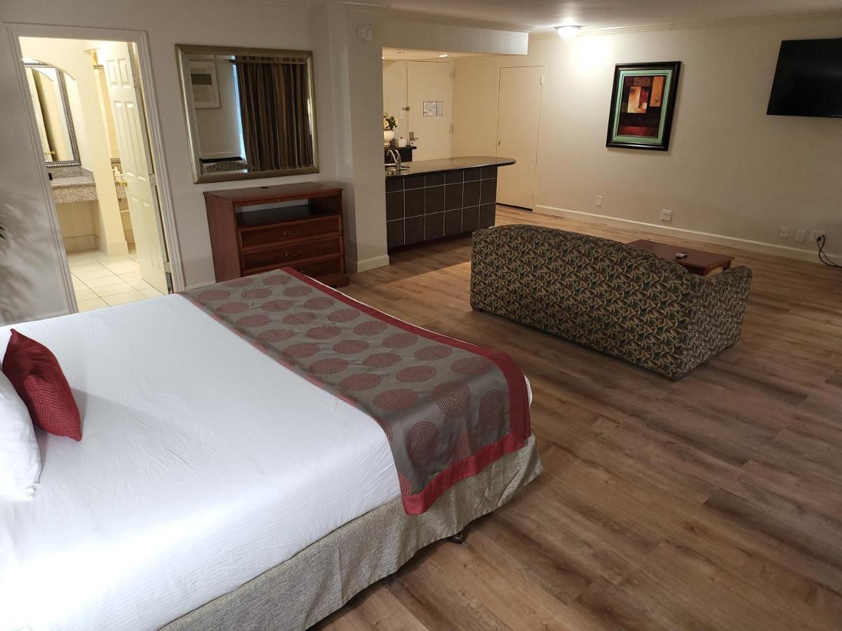 King Suite with Sofa Bed - Non-Smoking at Ramada by Wyndham Houston Intercontinental Airport East
