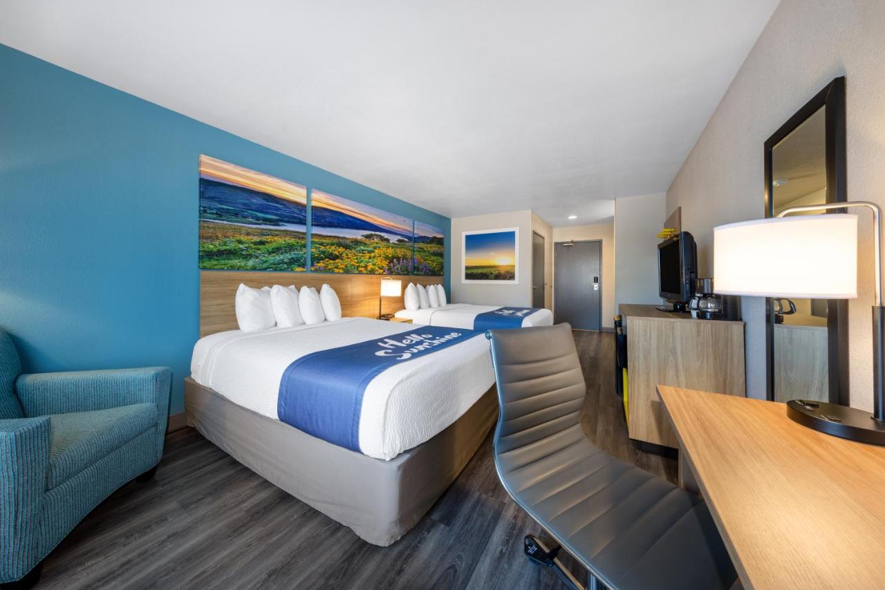 Queen Room with Two Queen Beds - Non-Smoking at Days Inn by Wyndham Lathrop