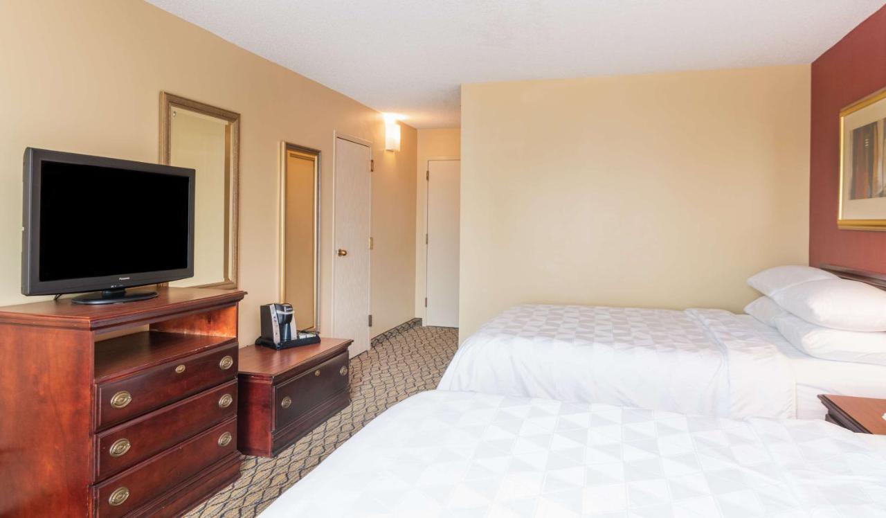 | Aviator Hotel & Suites South I-55, BW Signature Collection