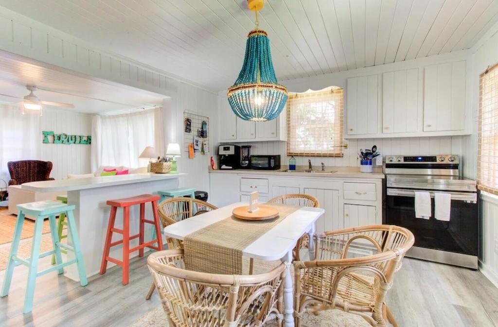  | Drinks on deck, 5 minute walk to the beach, Pets Welcome! Sleeps 6