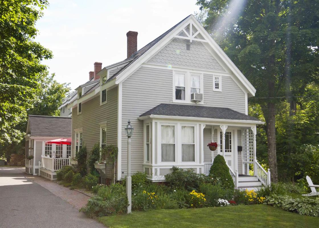 | James Place Inn Bed and Breakfast