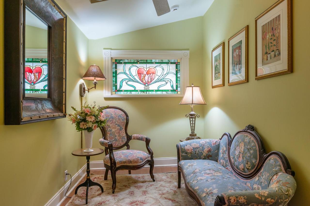  | Cedar House Inn