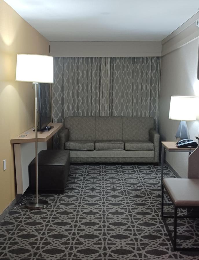 King Suite - Mobility & Hearing Accessible Tub/Non-Smoking at Holiday Inn McAllen – Medical Center Area by IHG