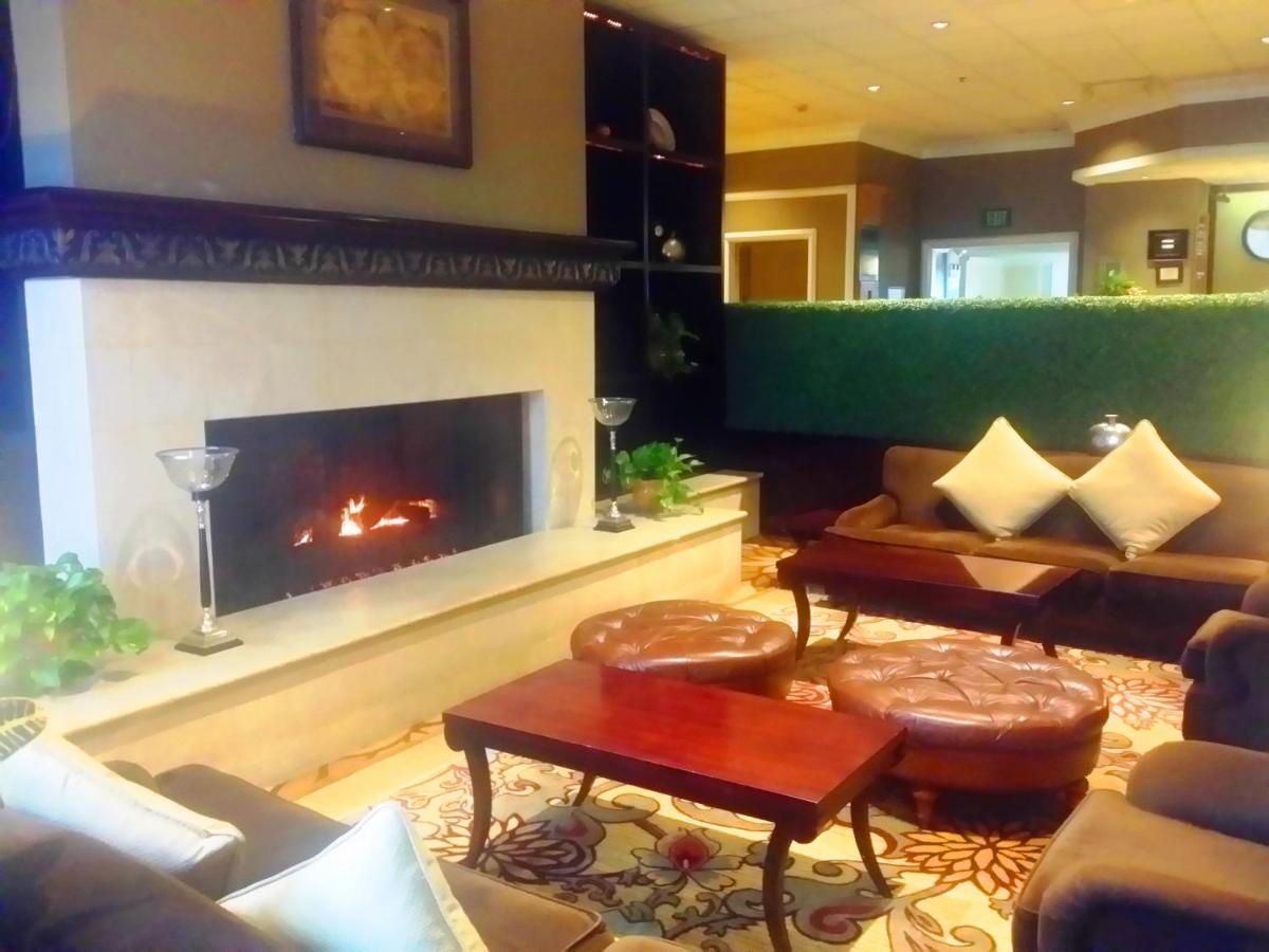 | Anaheim Majestic Garden Hotel
