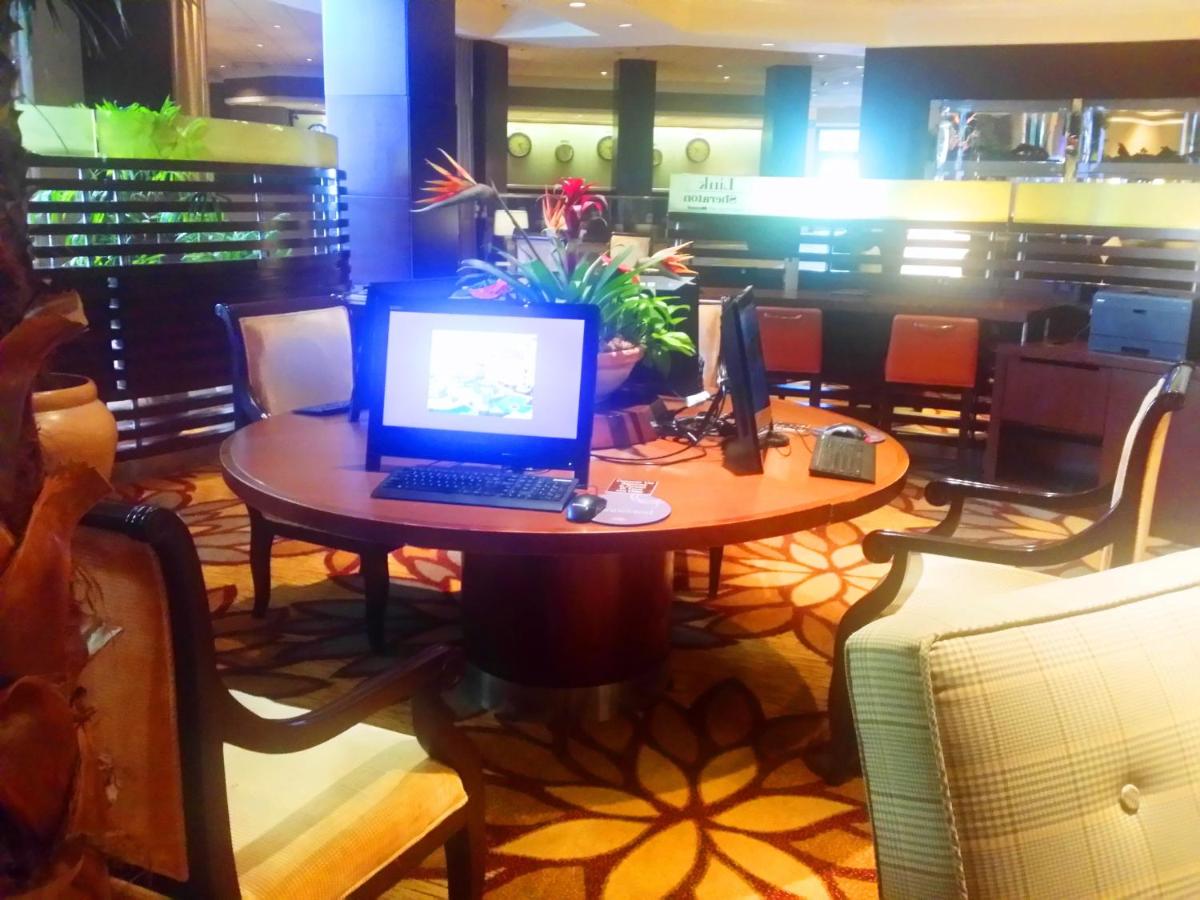| Anaheim Majestic Garden Hotel