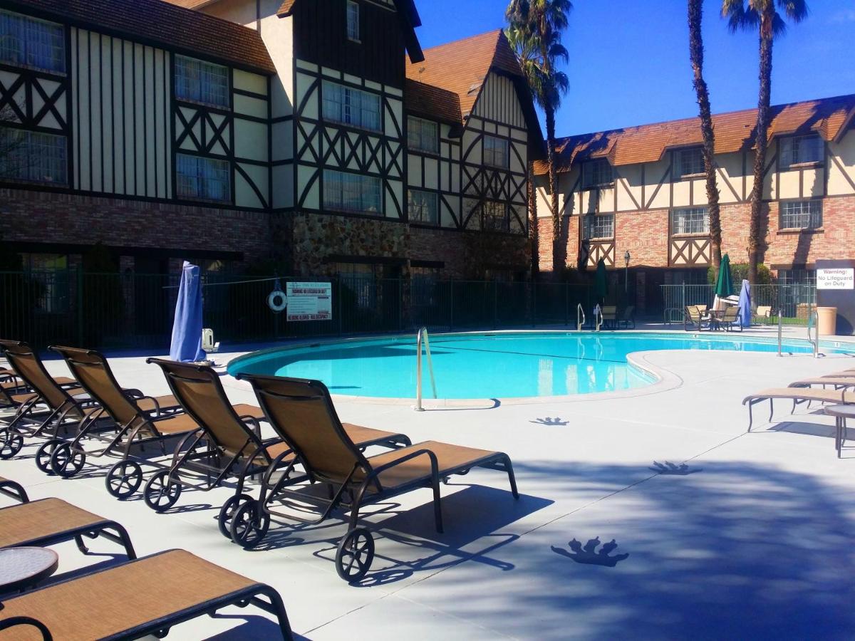 | Anaheim Majestic Garden Hotel