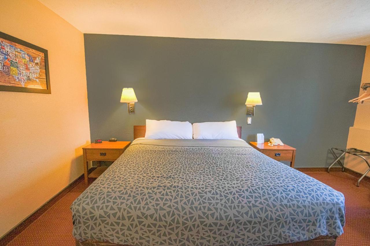  | Love Hotels Junction City KS Near Fort Riley By OYO