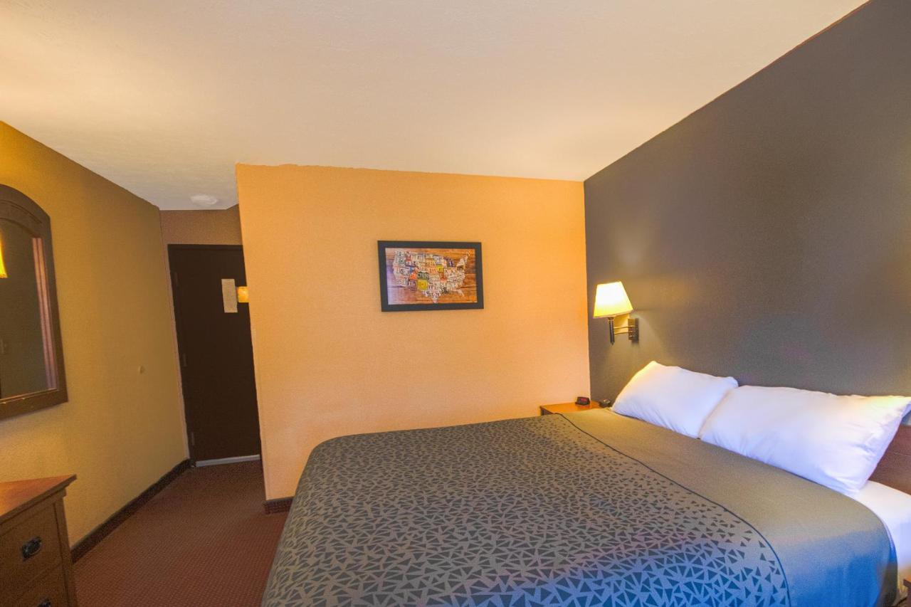  | Love Hotels Junction City KS Near Fort Riley By OYO