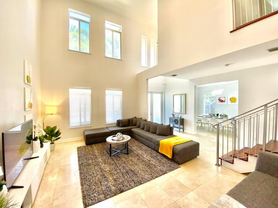 | LUXURY FAMILY VILLA with POOL 5 bed/4 bath