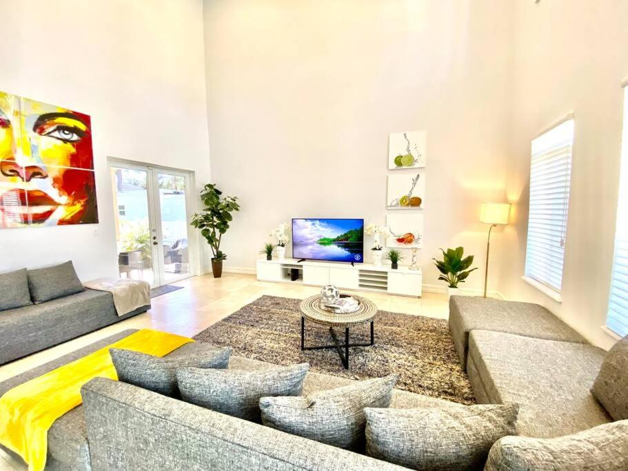 | LUXURY FAMILY VILLA with POOL 5 bed/4 bath