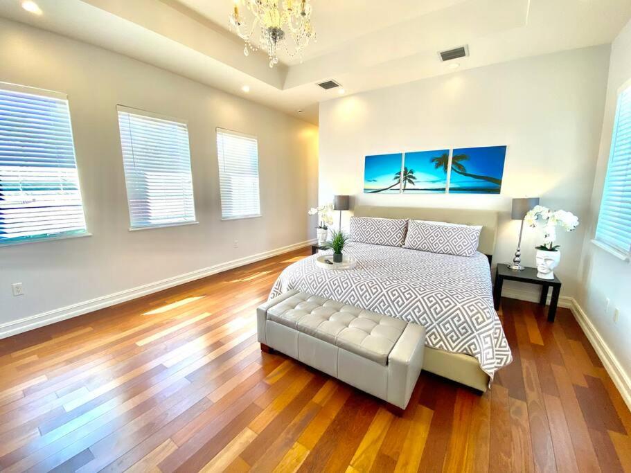 | LUXURY FAMILY VILLA with POOL 5 bed/4 bath