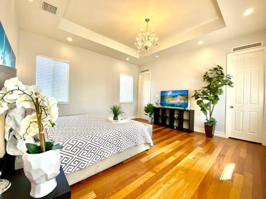 | LUXURY FAMILY VILLA with POOL 5 bed/4 bath