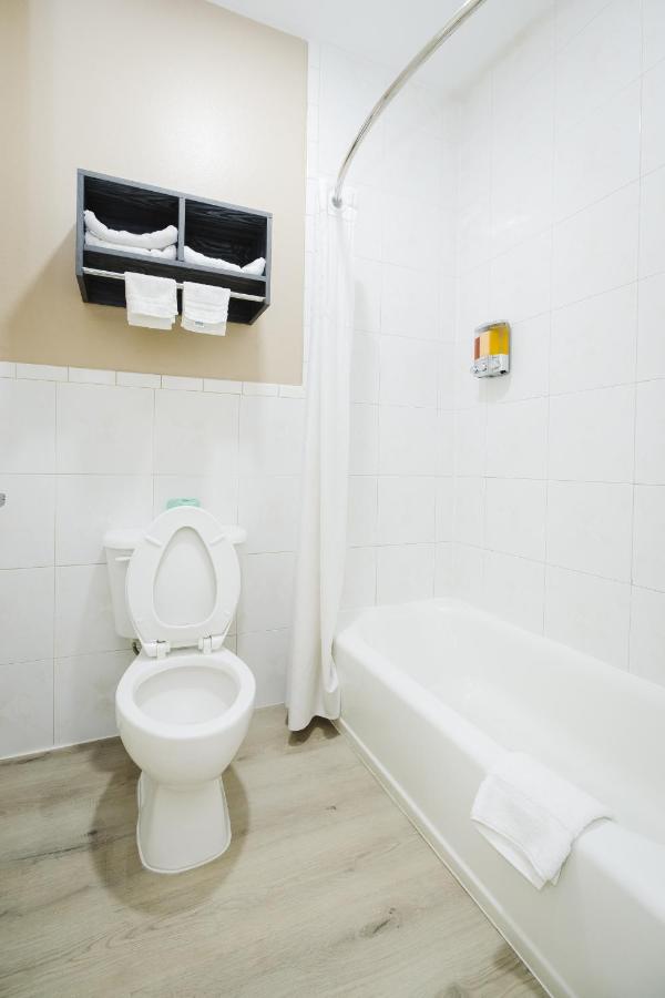 | Sapphire Inn & Suites