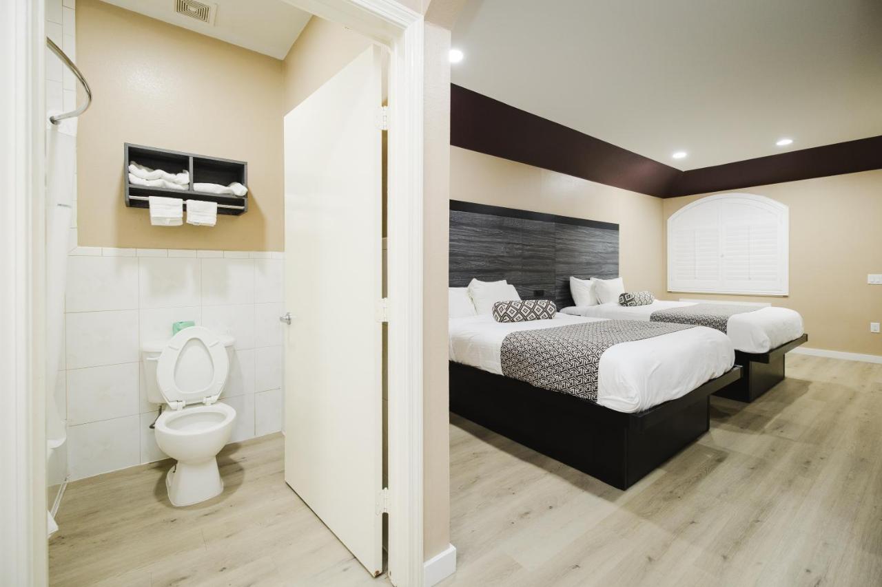 | Sapphire Inn & Suites