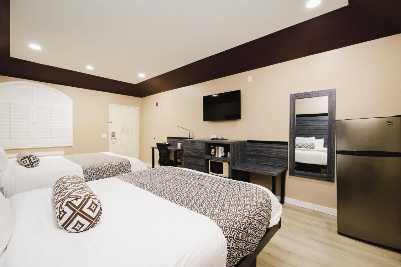 | Sapphire Inn & Suites