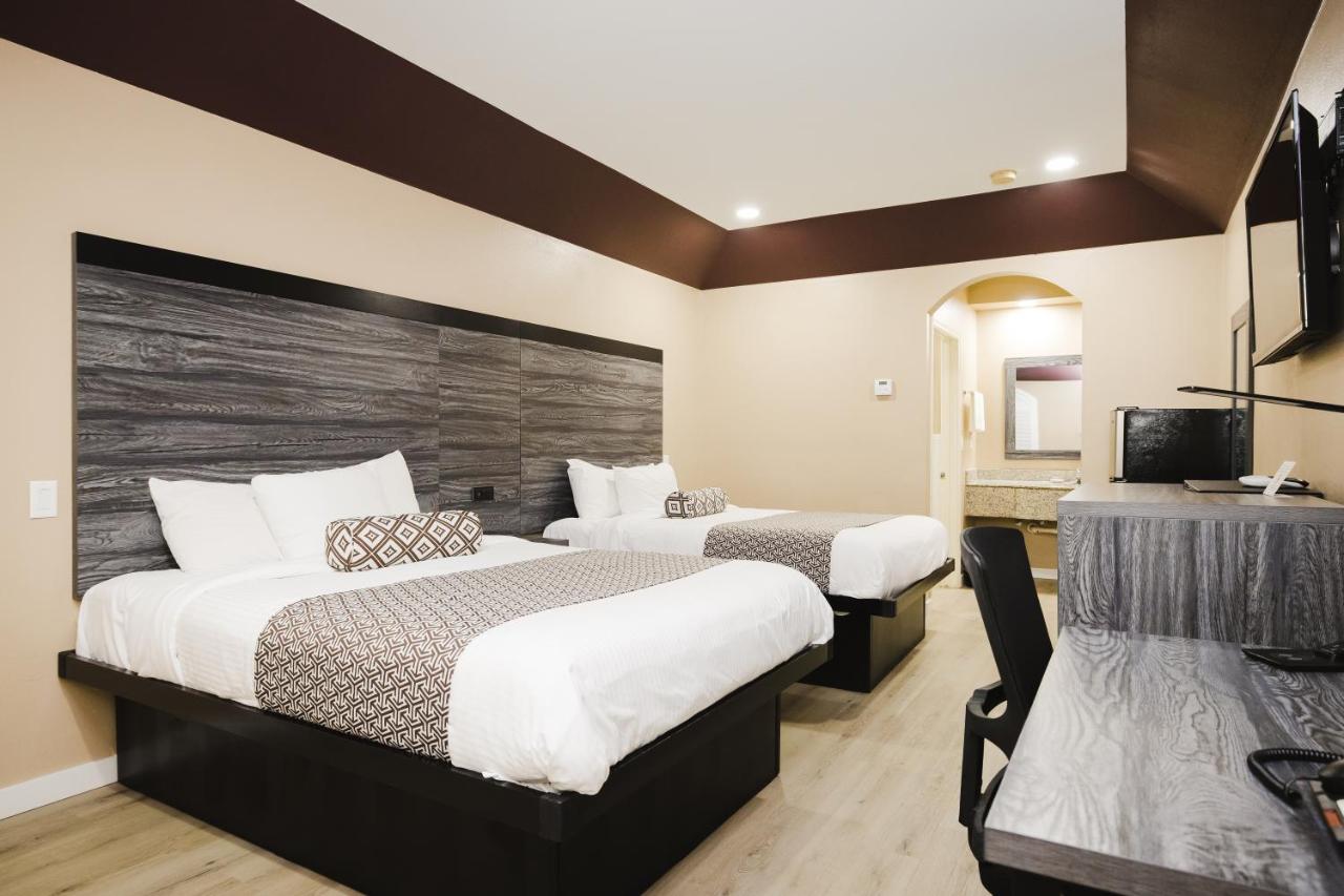 | Sapphire Inn & Suites
