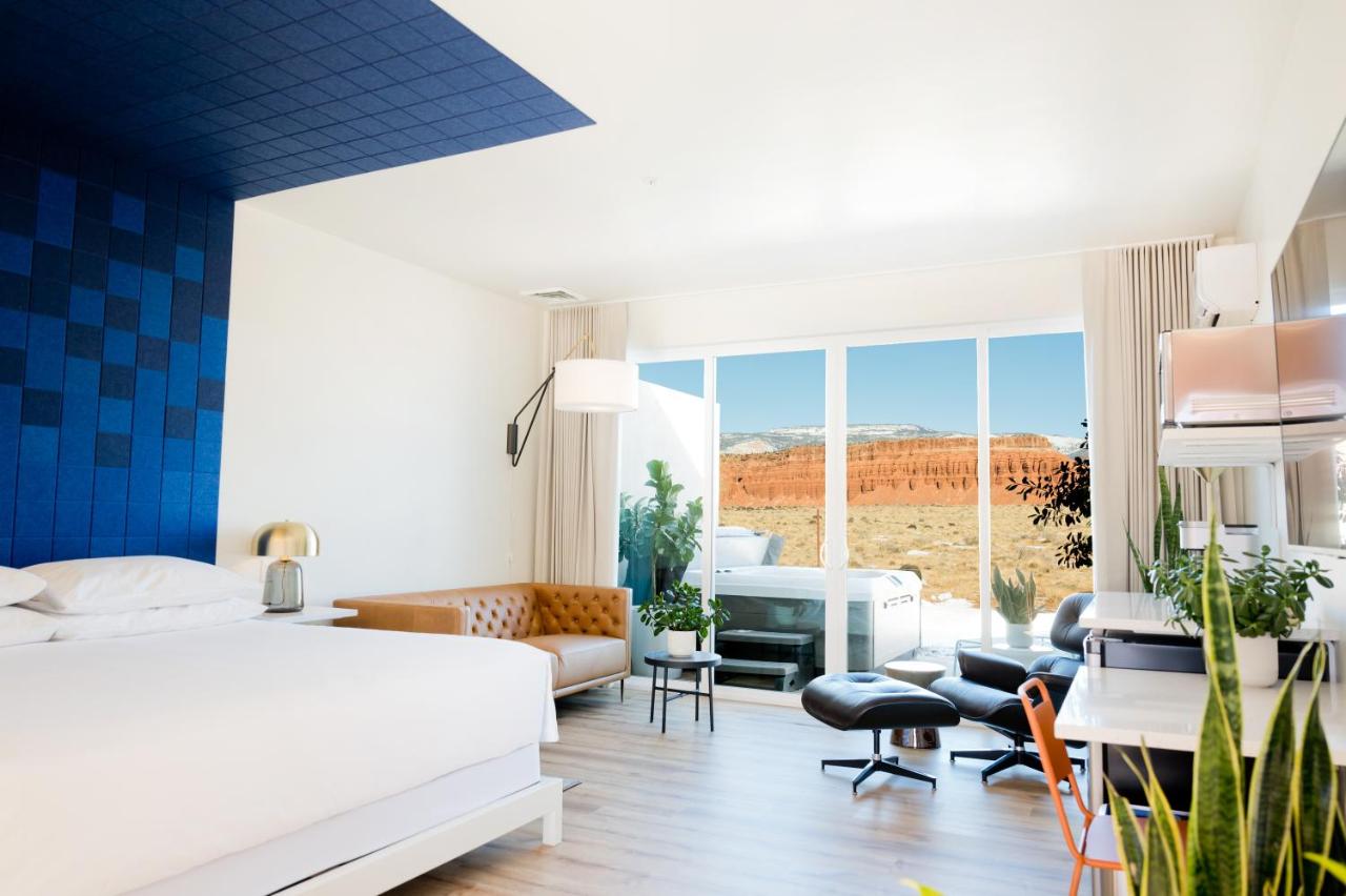 Superior King Room at Skyview Hotel
