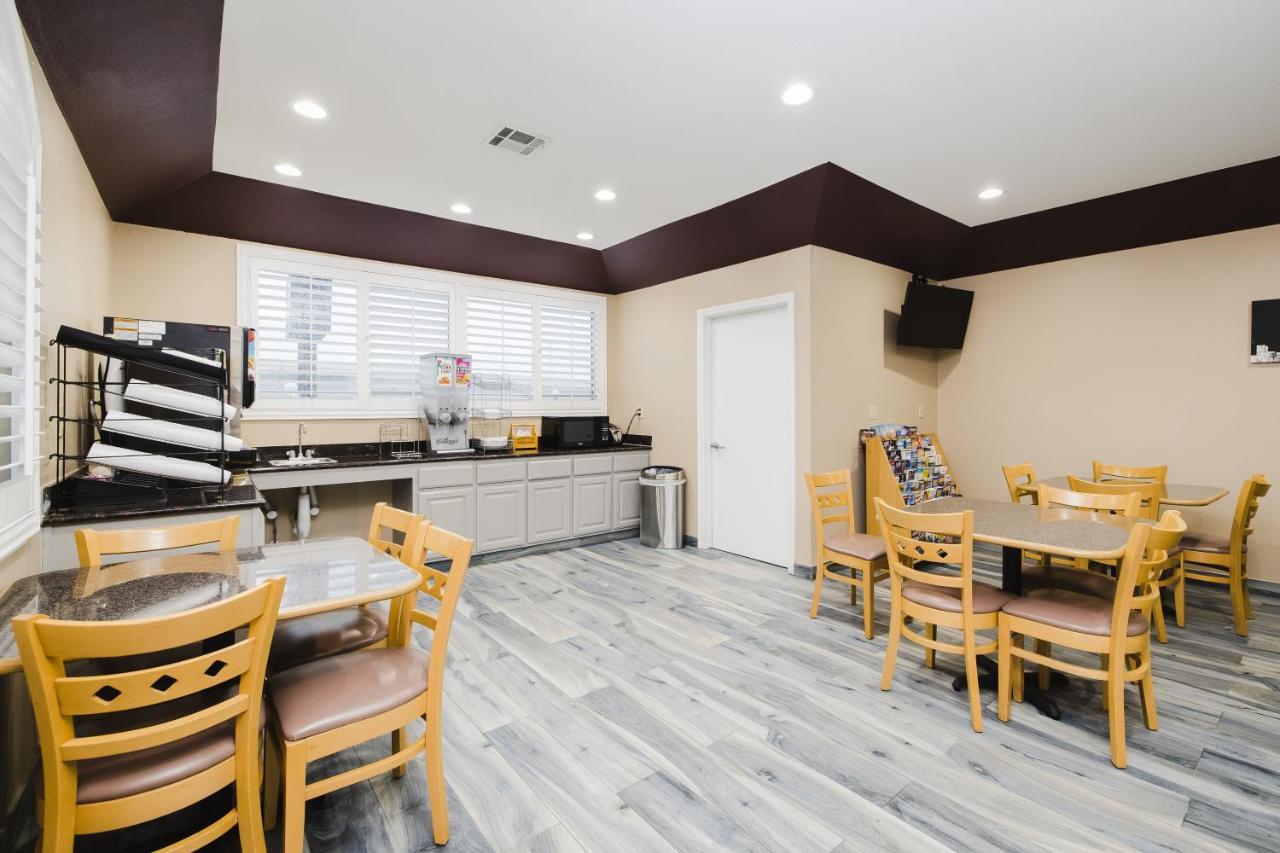 | Sapphire Inn & Suites