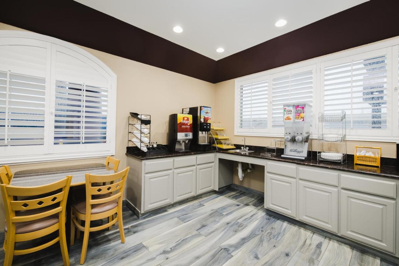 | Sapphire Inn & Suites