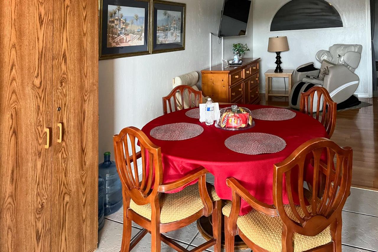 | Captain's Table Hotel by Everglades Adventures