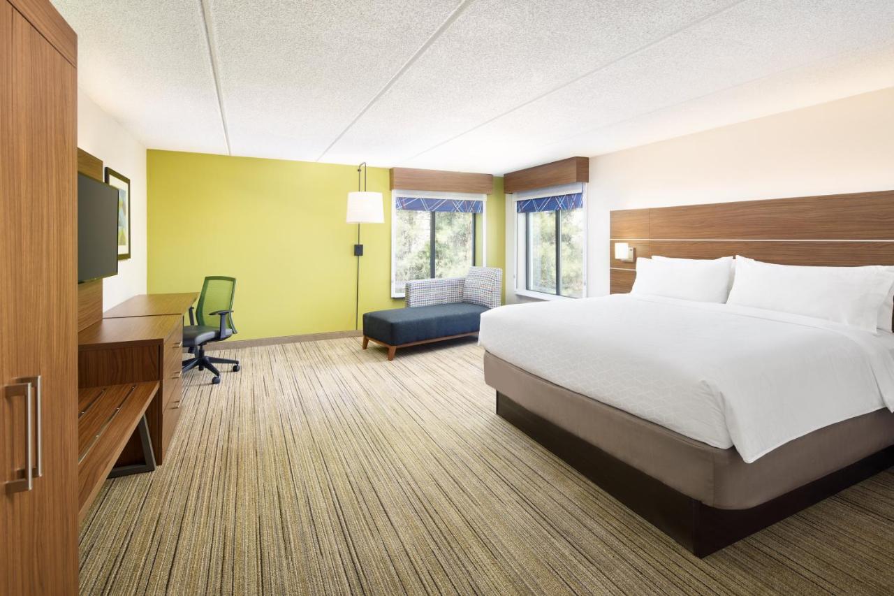 Premium Room at Holiday Inn Express & Suites Atlanta - Tucker Northlake by IHG