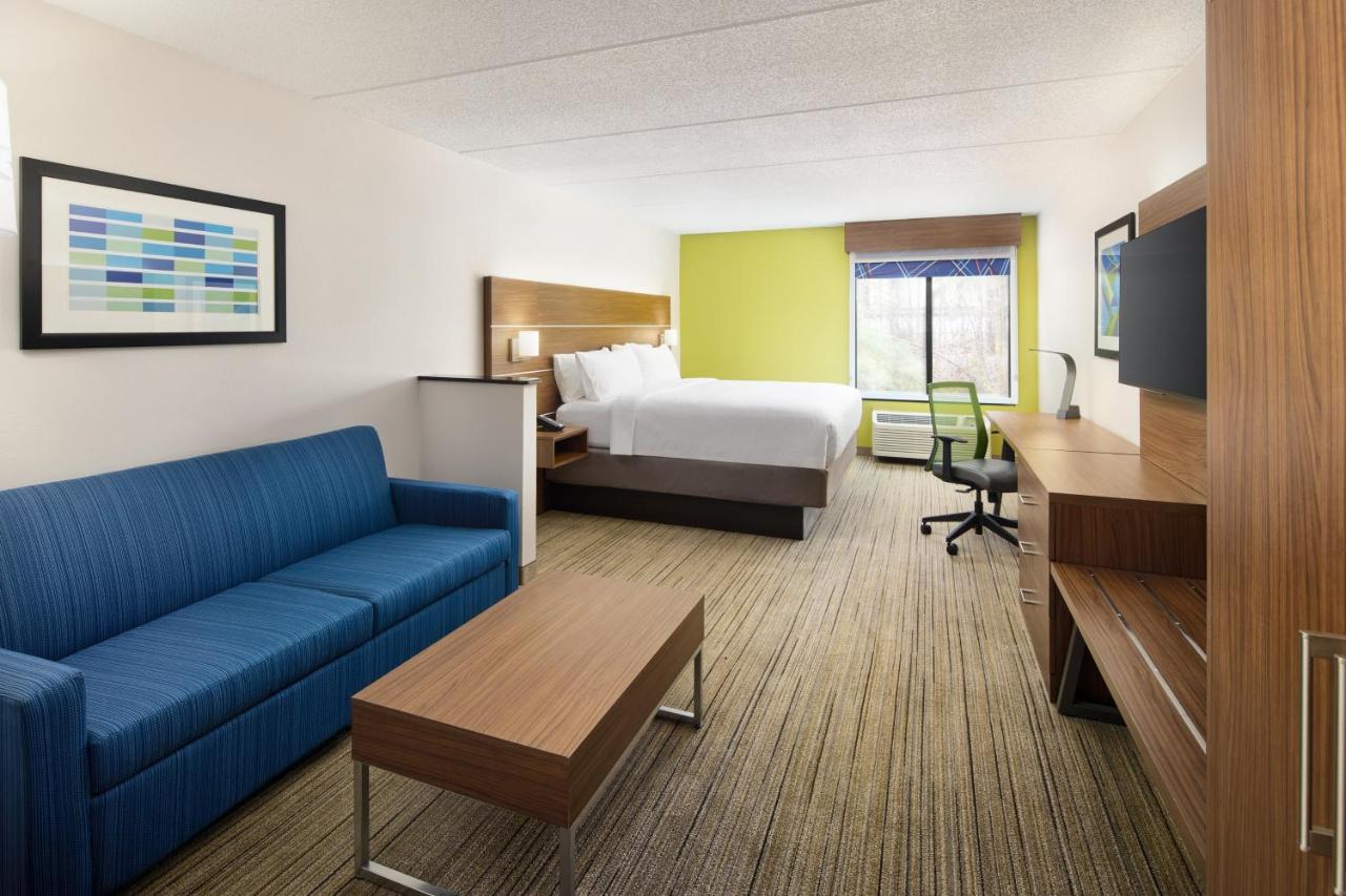 King Suite - Non-Smoking at Holiday Inn Express & Suites Atlanta - Tucker Northlake by IHG