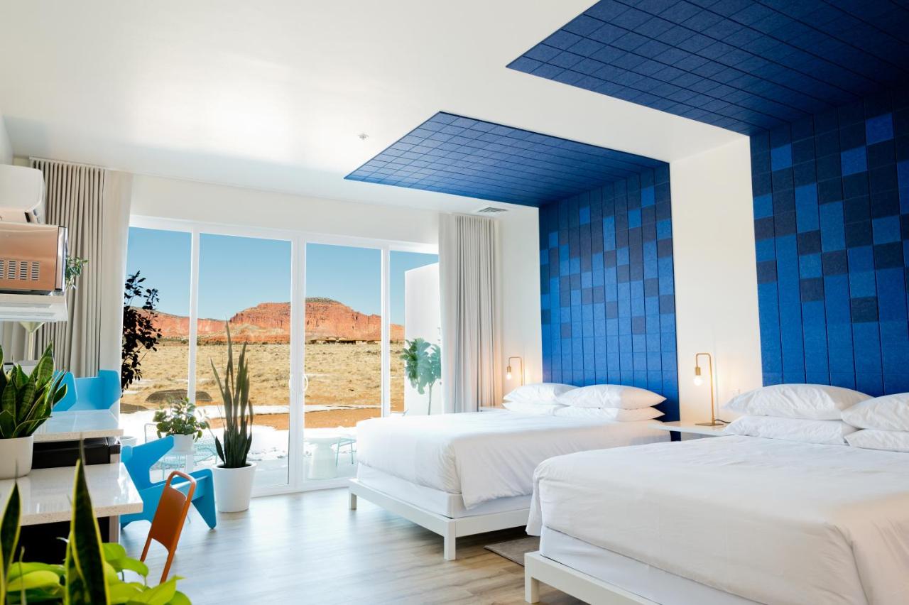Queen Room at Skyview Hotel