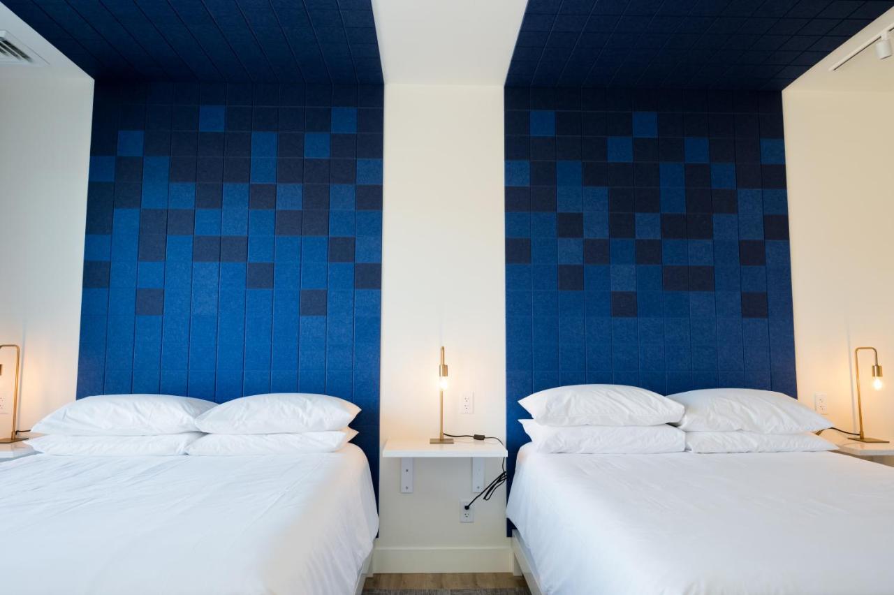 Queen Room at Skyview Hotel