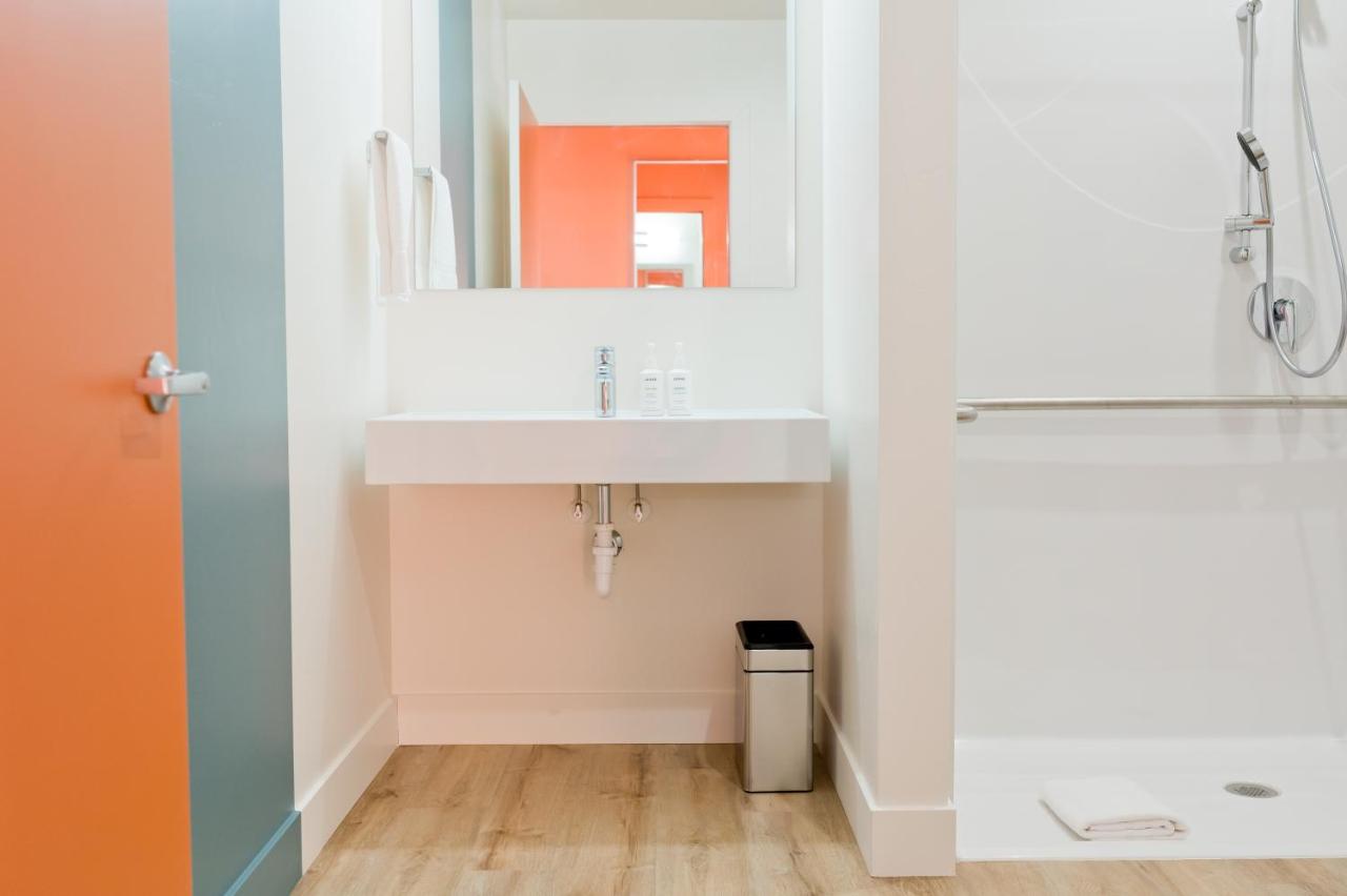 King Room - Disability Access at Skyview Hotel