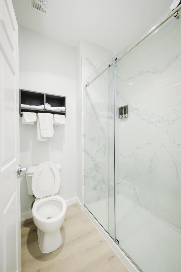 | Sapphire Inn & Suites