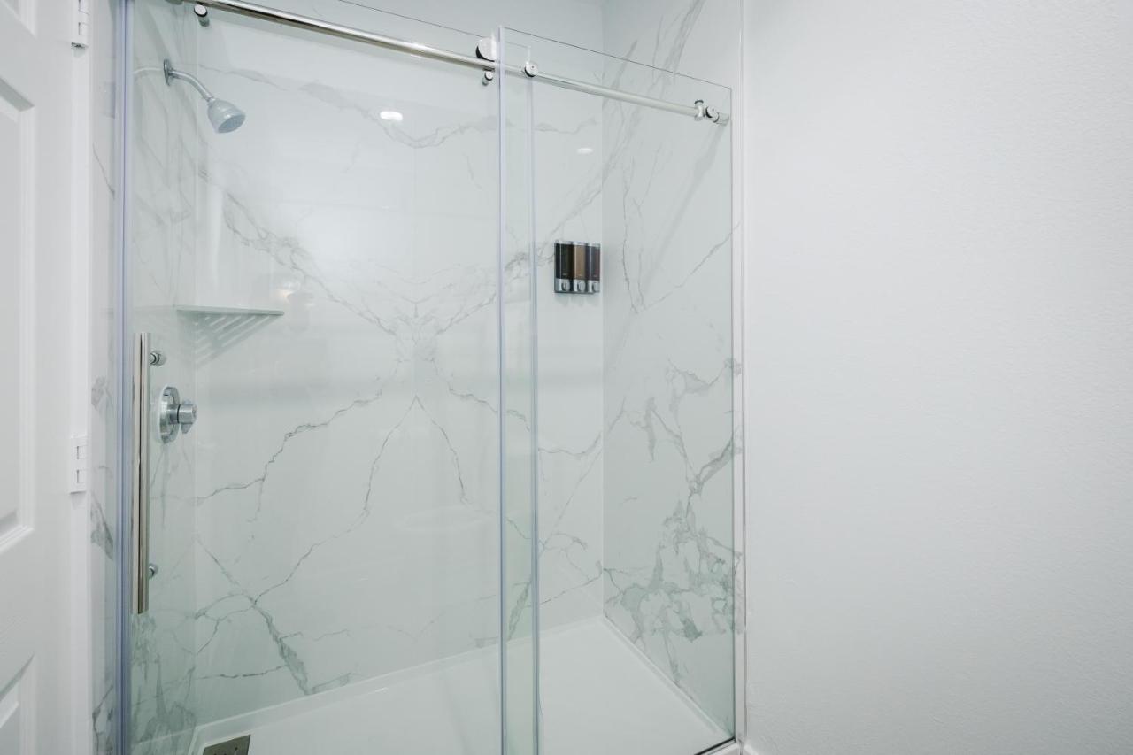 | Sapphire Inn & Suites