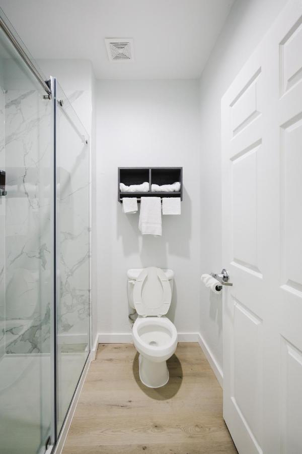 | Sapphire Inn & Suites